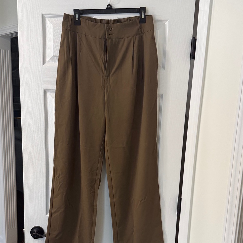 HALARA Women’s Tan Chinos